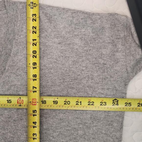 NEW J Crew Grey Cashmere v neck Sweater oversized chest 46 extra small men women - Picture 3 of 8